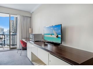 Studio Apartment with Ocean Views Apartment, Gold Coast - 2