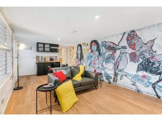 Studio Art on Duke with David Bromley Mural Apartment, Daylesford - 1