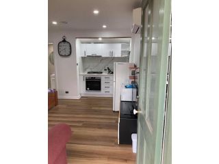 HUGHESDALE PRIVATE Room Apartment, Oakleigh - 3