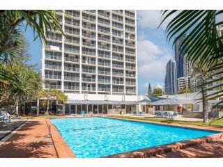 Stunning 1BR Unit Opposite Surfers Paradise Beach Apartment, Gold Coast - 2