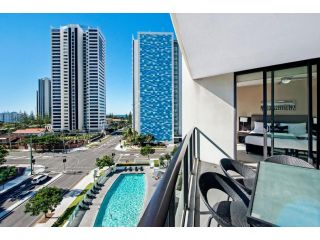 Stunning 2 Bed Ocean Facing Apartment in Sierra Grand Apartment, Gold Coast - 1