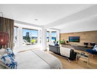 Stunning 2-Bed Unit on Bondi Beach with Ocean View Apartment, Sydney - 5