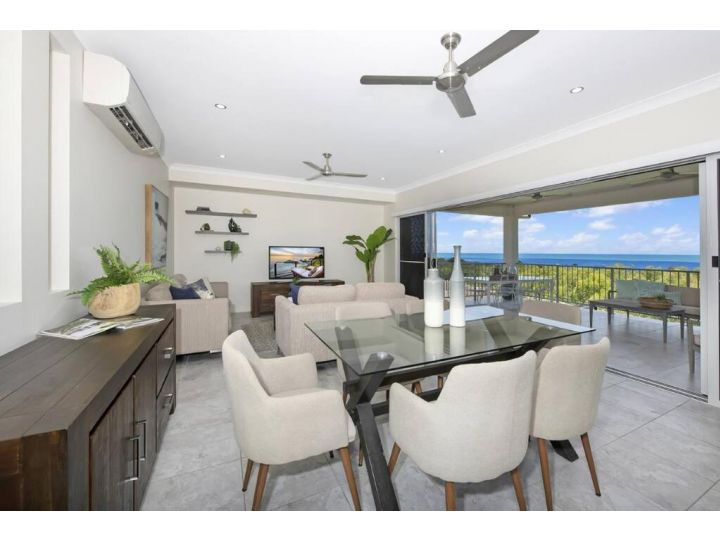 Stunning 2 bedroom apartment with ocean views Apartment, Queensland - imaginea 6