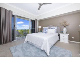 Stunning 2 bedroom apartment with ocean views Apartment, Queensland - 4