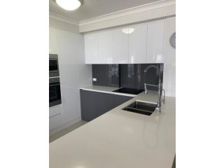 Stunning 2 bedroom Ocean View Apartment Apartment, Gold Coast - 3