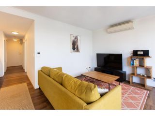 Stunning 2BR Apartment In Central Location - Fast WIFI & Pool Apartment, Sydney - 1