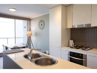 Stunning 2BR Apartment In Central Location - Fast WIFI & Pool Apartment, Sydney - 5
