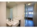 Stunning 2BR Apartment In Central Location - Fast WIFI & Pool Apartment, Sydney - thumb 16