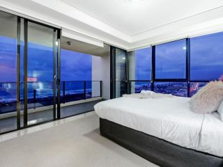 Stunning and Spacious Apartment with Ocean views Sierra Grand Broadbeach Apartment, Gold Coast - 5