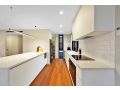 Stunning Apartment in the CBD, Parking and WiFi Apartment, Launceston - thumb 9