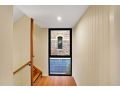 Stunning Apartment in the CBD, Parking and WiFi Apartment, Launceston - thumb 10