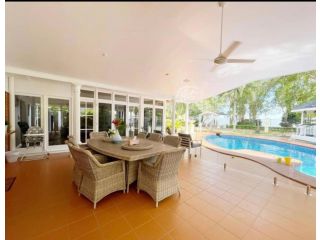 Absolute Beachfront 4 Bedroom Luxury Holiday Home Guest house, Queensland - 4