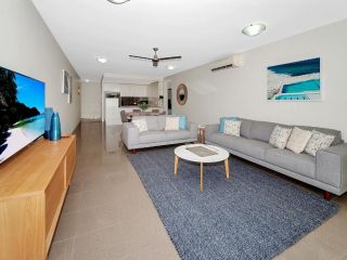 Stunning Ground Floor City Apartment 104 Apartment, Cairns - 2