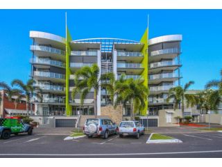 Stunning Ground Floor City Apartment 104 Apartment, Cairns - 1