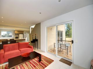 Stunning Holiday Townhouse Guest house, Tea Gardens - 3
