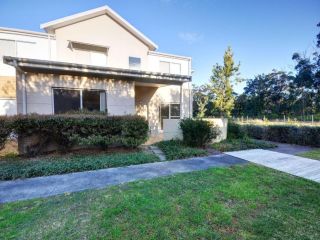 Stunning Holiday Townhouse Guest house, Tea Gardens - 2
