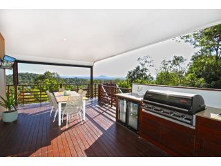 Stunning Home with Spectacular Views Guest house, Coolum Beach - 3