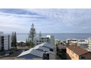 Stunning Ocean Views, 3 Minute Walk To The Sand Guest house, Caloundra - 2