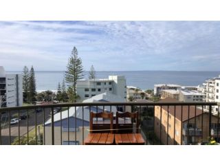 Stunning Ocean Views, 3 Minute Walk To The Sand Guest house, Caloundra - 4