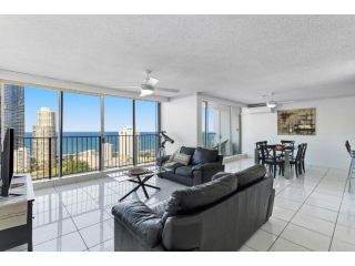 Stunning Ocean Views in the Heart of Surfers Apartment, Gold Coast - 4