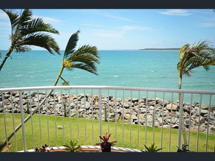 Stunning Ocean Views Apartment, Queensland - imaginea 2