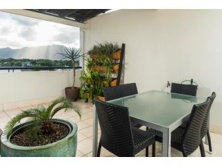 Stunning Penthouse at Mcleod Street Apartment, Cairns - 3