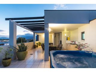 Stunning Penthouse at Mcleod Street Apartment, Cairns - 4