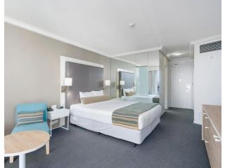 Stunning Private Suite With King Bed and Balcony Hotel, Gold Coast - 4