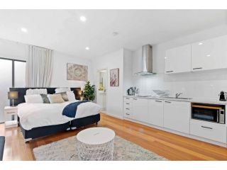 Stunning Studio Apartment Near Public Transport Apartment, Carnegie - 1