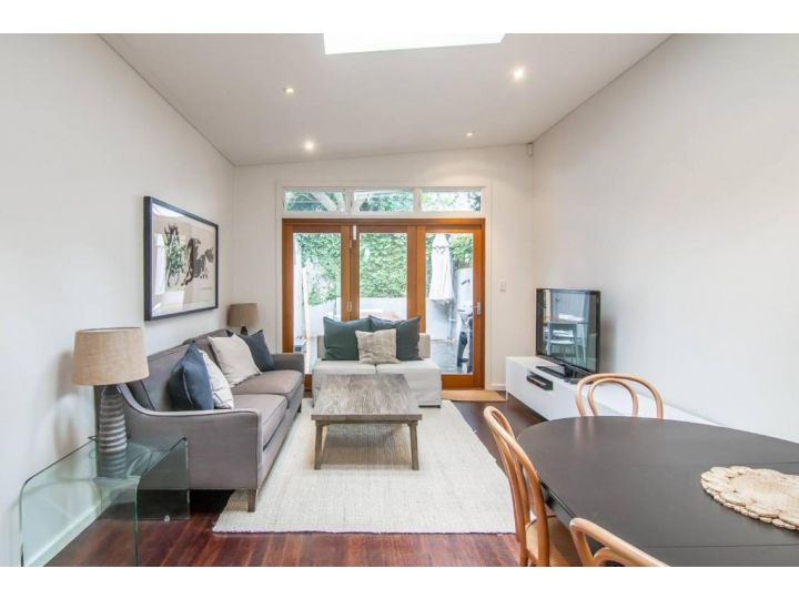 Surry Hills Townhouse, stylish & modern, close to station & city Guest house, Sydney - imaginea 1