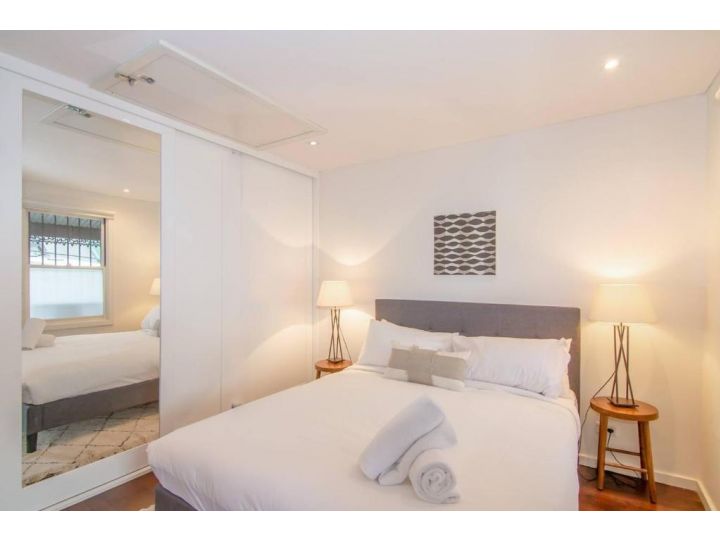 Surry Hills Townhouse, stylish & modern, close to station & city Guest house, Sydney - imaginea 10