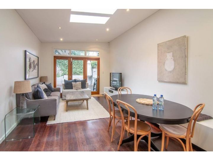 Surry Hills Townhouse, stylish & modern, close to station & city Guest house, Sydney - imaginea 3
