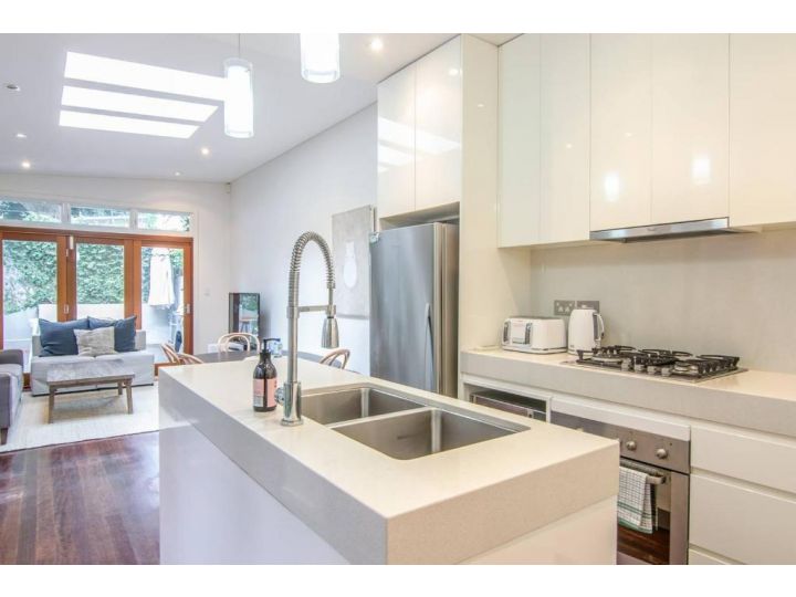 Surry Hills Townhouse, stylish & modern, close to station & city Guest house, Sydney - imaginea 6