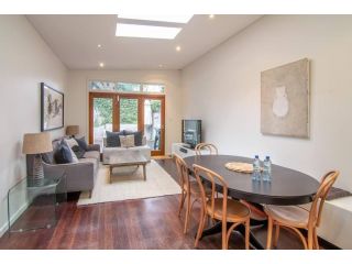 Surry Hills Townhouse, stylish & modern, close to station & city Guest house, Sydney - 3