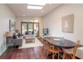 Surry Hills Townhouse, stylish & modern, close to station & city Guest house, Sydney - thumb 3