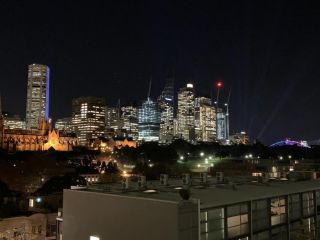 Inner City Harbour Views With Parking Apartment, Sydney - 2