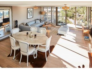Inner City Harbour Views With Parking Apartment, Sydney - 4
