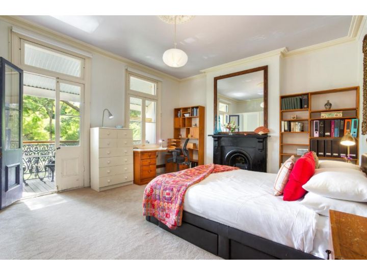 Stunning Victorian Home with Balconies, City Views Guest house, Sydney - imaginea 10