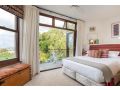 Stunning Victorian Home with Balconies, City Views Guest house, Sydney - thumb 12