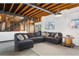 Stunning warehouse apartment moments to waterfront Apartment, Hobart - 4
