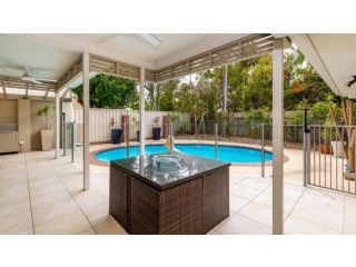 Stunning Waterfront Home with pool - Sylvan Beach Esp, Bellara Guest house, Bellara - 4