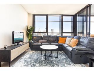 Stylish Unit with Balcony View near River and Park Apartment, Sydney - 2