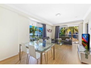 Stylish 2-bedroom unit in Chevron Apartment, Gold Coast - 2