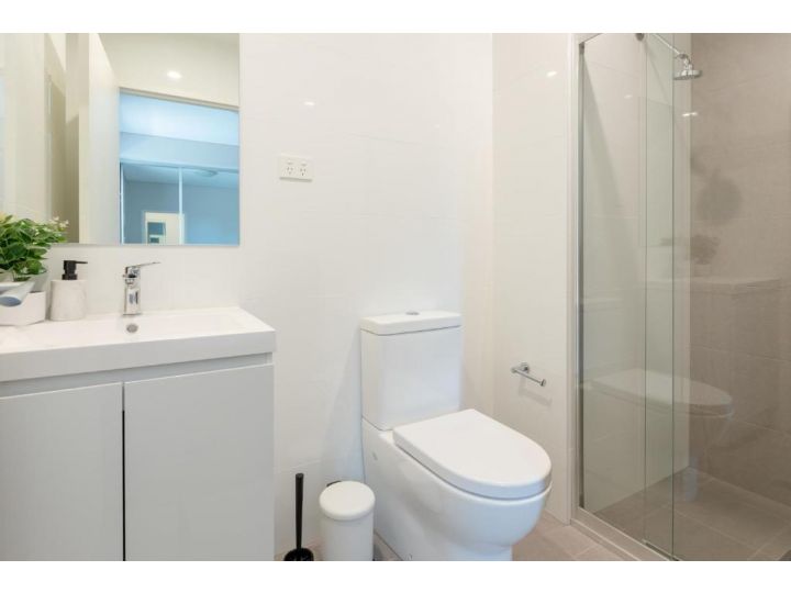 Stylish 2BR Apartment with Balcony Apartment, Bankstown - imaginea 7