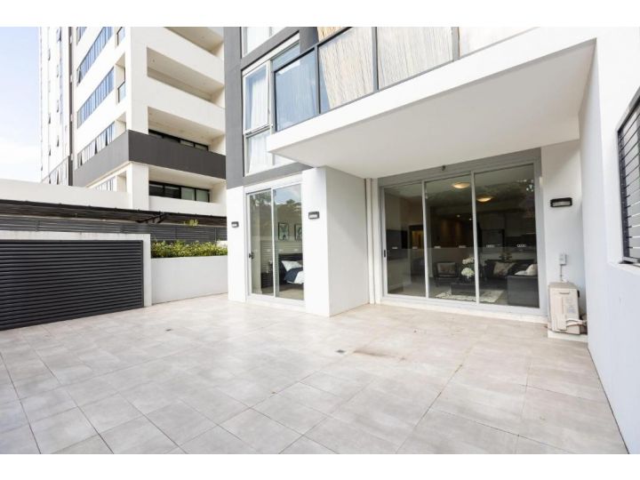 Stylish 2BR Apartment with Balcony Apartment, Bankstown - imaginea 11