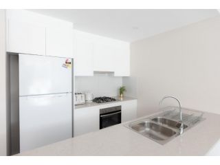 Stylish 2BR Apartment with Balcony Apartment, Bankstown - 4