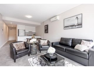Stylish 2BR Apartment with Balcony Apartment, Bankstown - 2