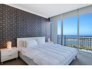 3BDR Unit 39th floor with GYM & POOL Apartment, Gold Coast - 4