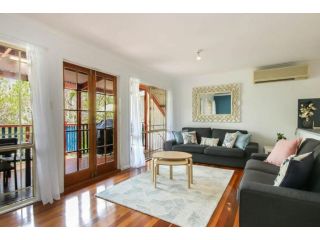 Stylish 3BD Family Home in Leafy Paddington! Guest house, Brisbane - 4