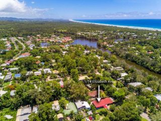 STYLISH & NEW leafy family home-walk to beach - South Golden Beach-North Byron Guest house, New South Wales - 4